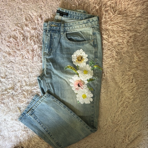 Boston Proper Daisy Embellished Jeans Size 10 Bling Flowers Light Wash - Picture 3 of 8